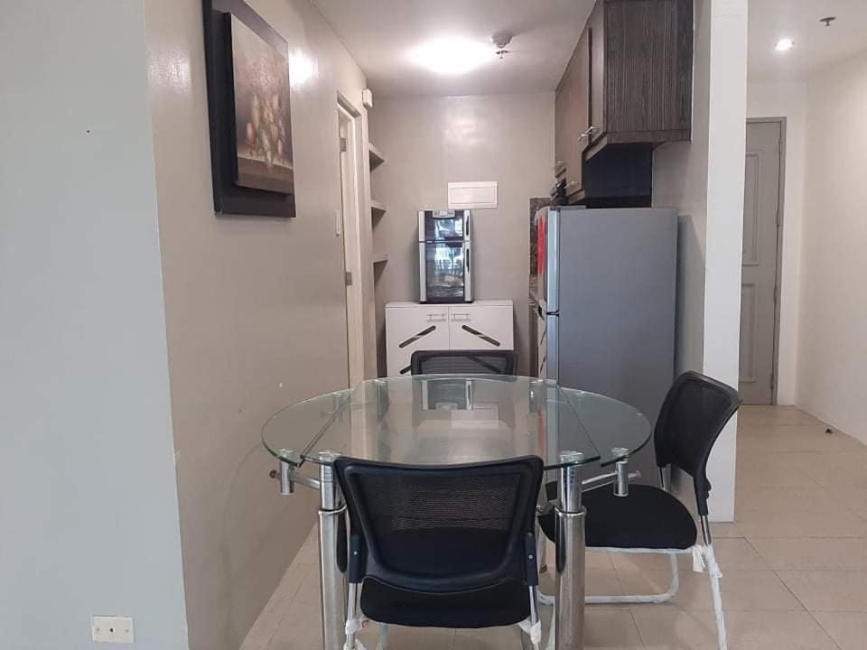 Spacious 2 Bedroom Unit With Pool Manila Exterior foto